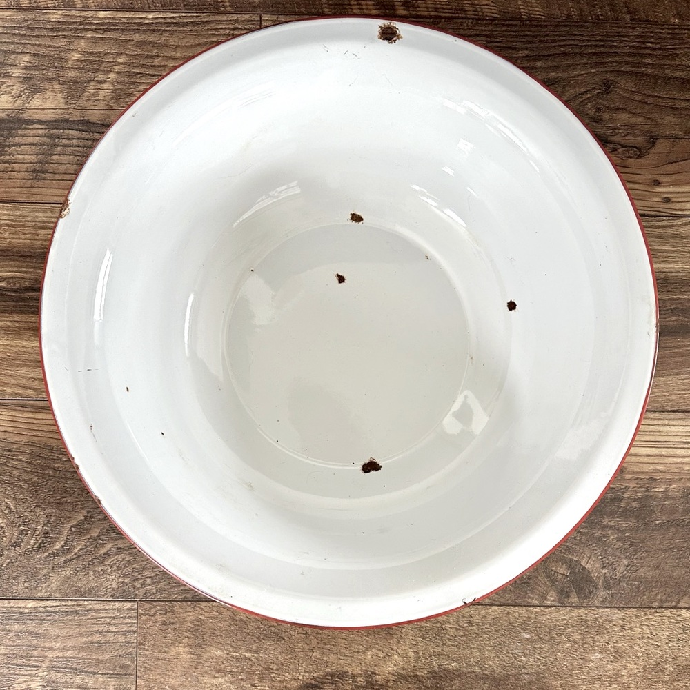 Vintage enamel wash basin.